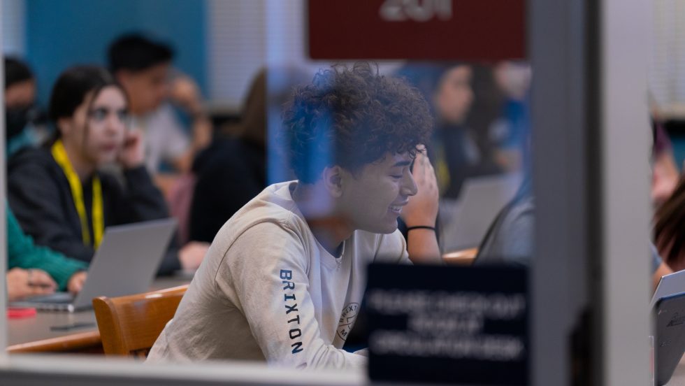 students in computer lab wroking